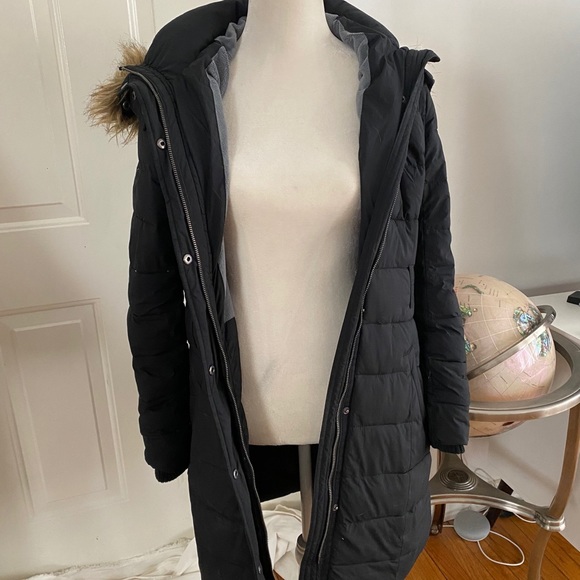 Knee length black puffer coat, Abercrombie - Picture 8 of 8